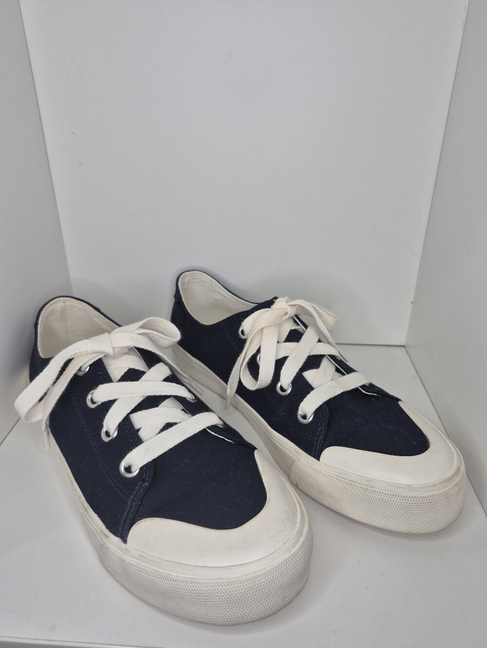 Old Navy Deep Navy Canvas Sneaker US 8.5 Womens